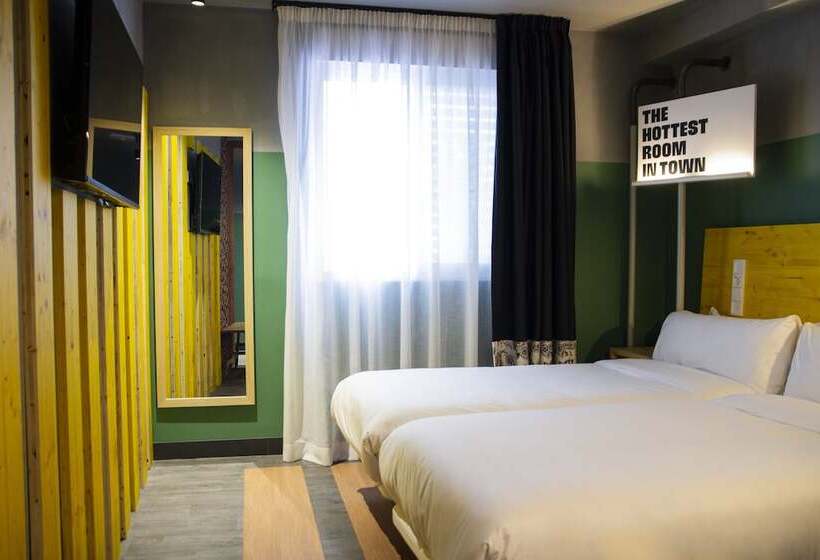 Room00 Valencia Hostel