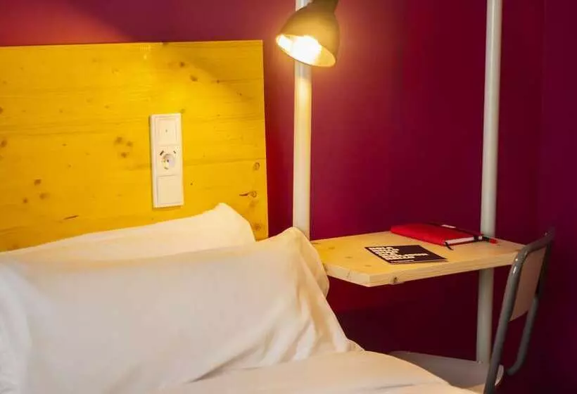 Room00 Valencia Hostel