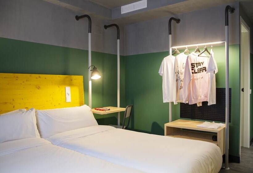 Room00 Valencia Hostel