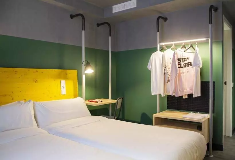 Room00 Valencia Hostel