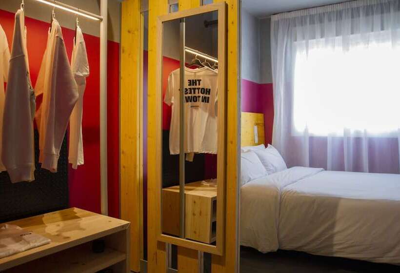 Room00 Valencia Hostel