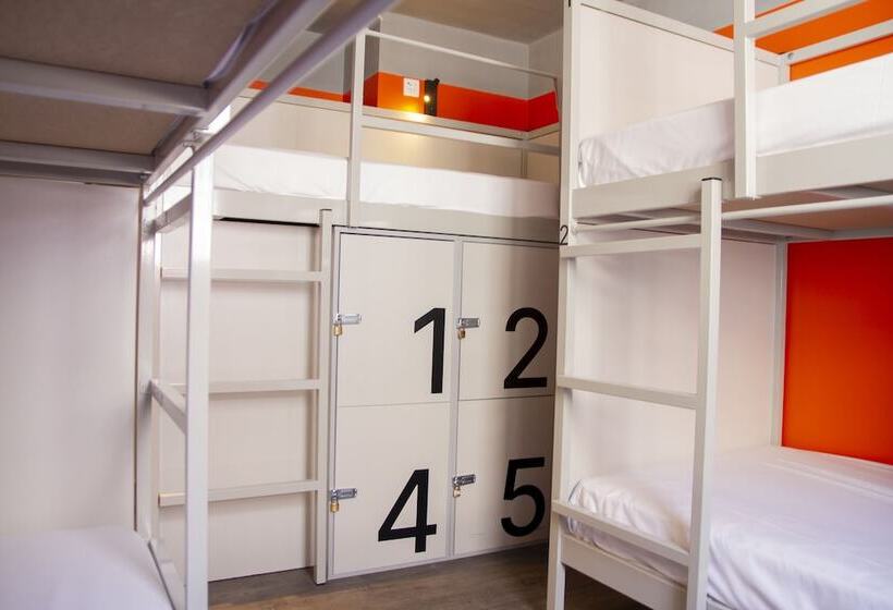 Room00 Valencia Hostel