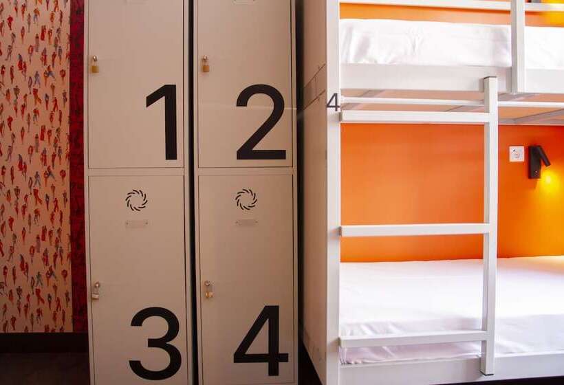 Room00 Valencia Hostel