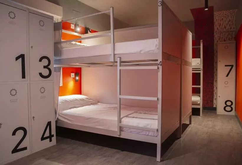 Room00 Valencia Hostel