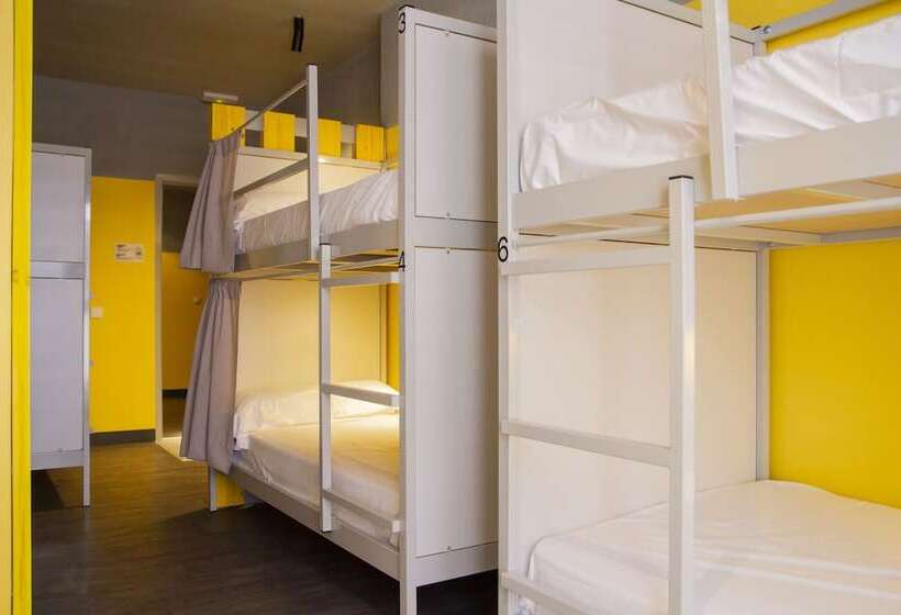 Room00 Valencia Hostel