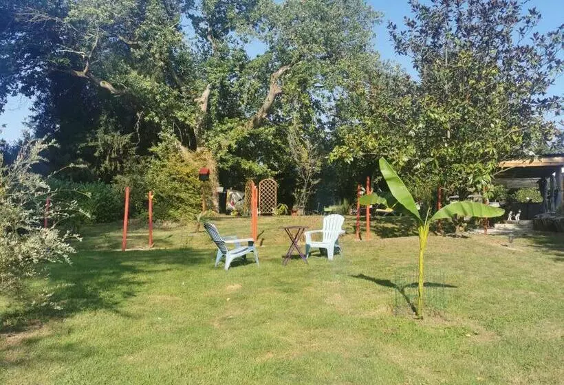 Aamiaismajoitus (B&B) Villa Les Camelias