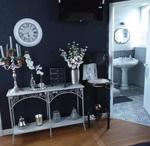 Aamiaismajoitus (B&B) Villa Les Camelias