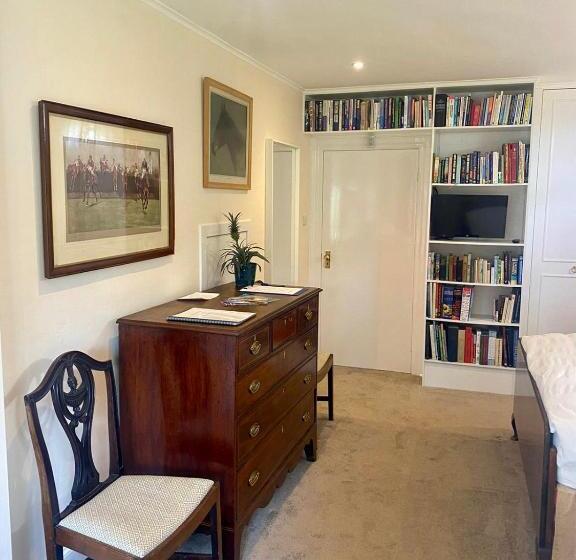 住宿加早餐  Whitehouse