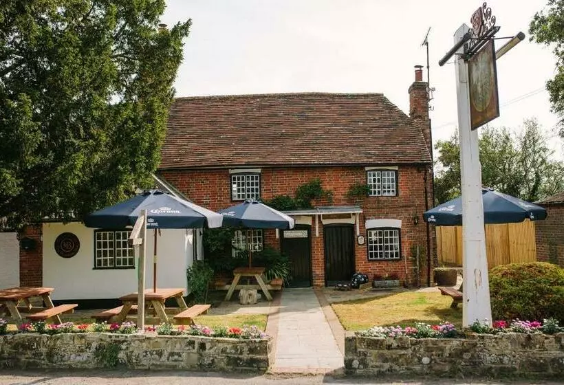 ペンション The George And Dragon Pub