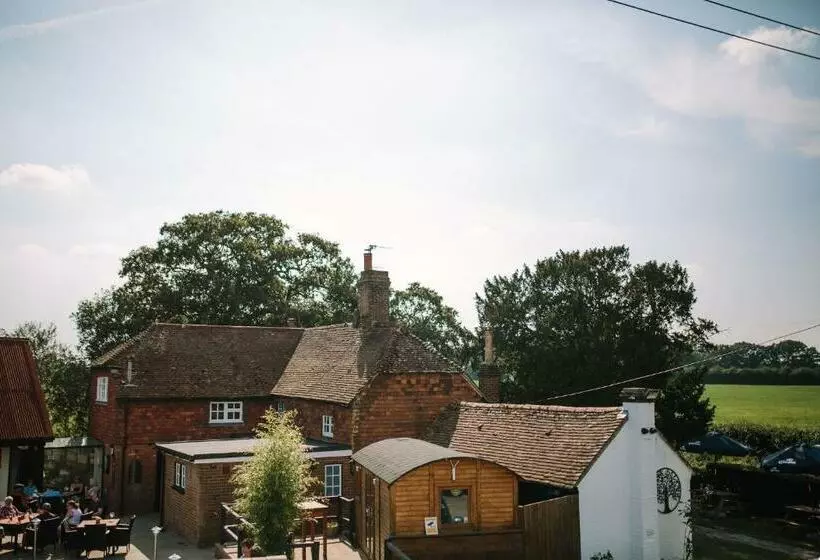 ペンション The George And Dragon Pub