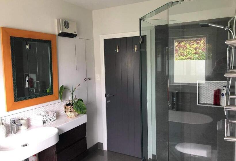 Bed & Breakfast Chez Tiaré   The Private Wing