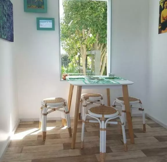 تختخواب و صبحانه Chez Tiaré   The Private Wing