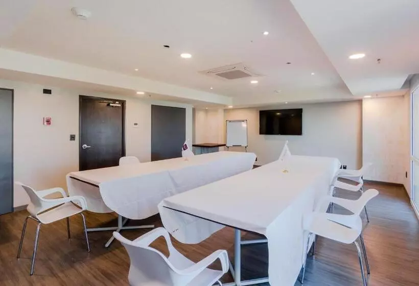 ホテル Sleep Inn Guadalajara Galerias