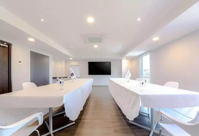 ホテル Sleep Inn Guadalajara Galerias