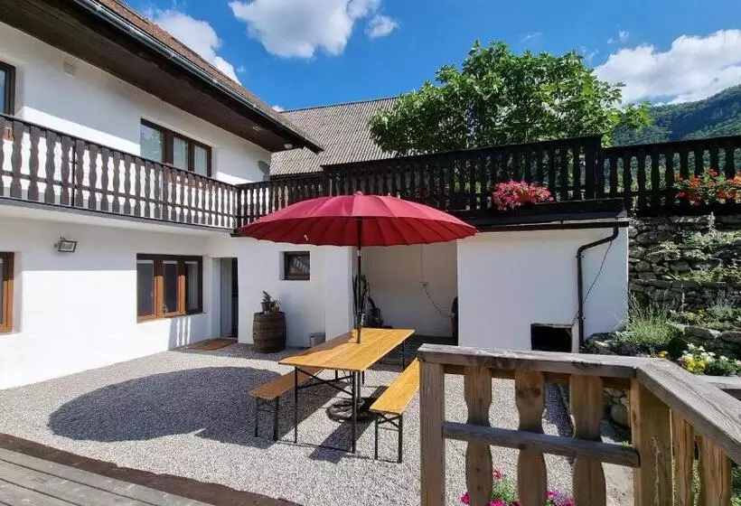پانسیون Hisa Brdo Guesthouse