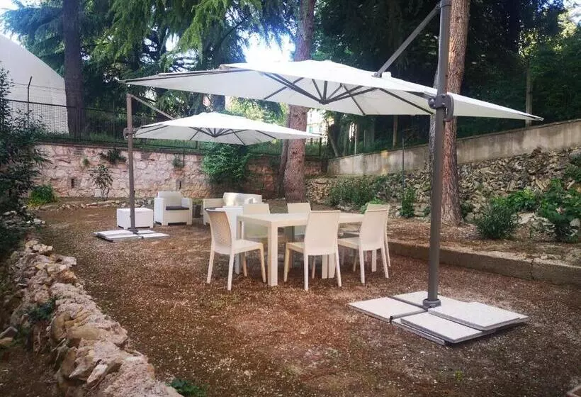 تختخواب و صبحانه Hortensia Garden