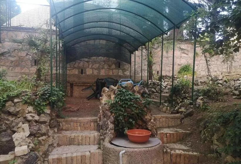 تختخواب و صبحانه Hortensia Garden