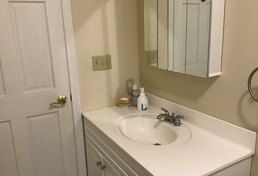 Nocleg ze śniadaniem Welcome Hikers, Bikers, Boaters N Trailers Etc Plenty Of Private Parking