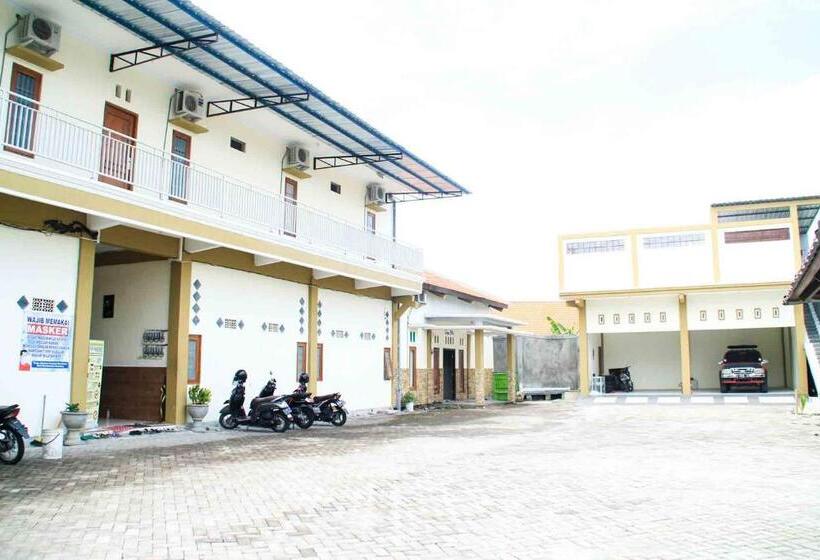 호텔 Puri Karomah Syariah Redpartner