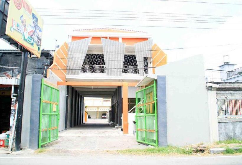 호텔 Puri Karomah Syariah Redpartner