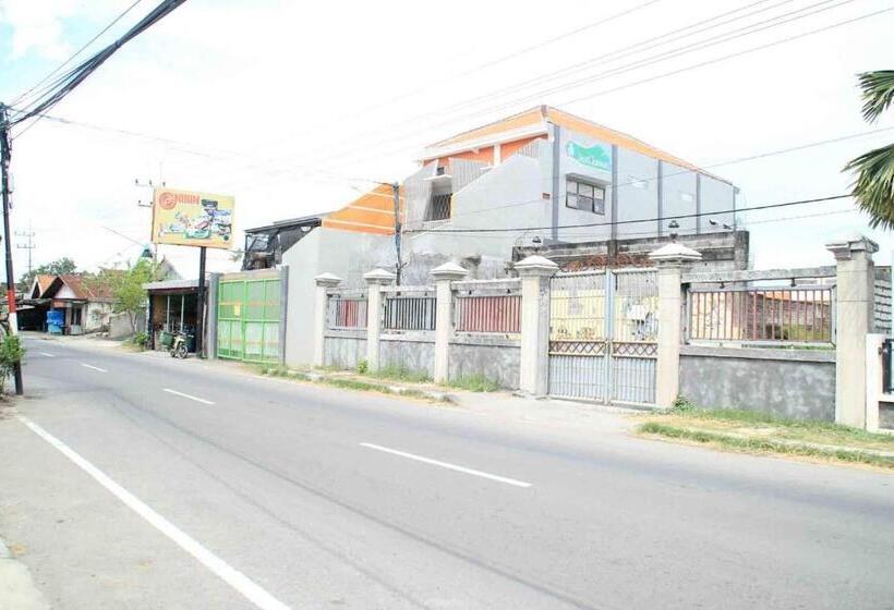 호텔 Puri Karomah Syariah Redpartner