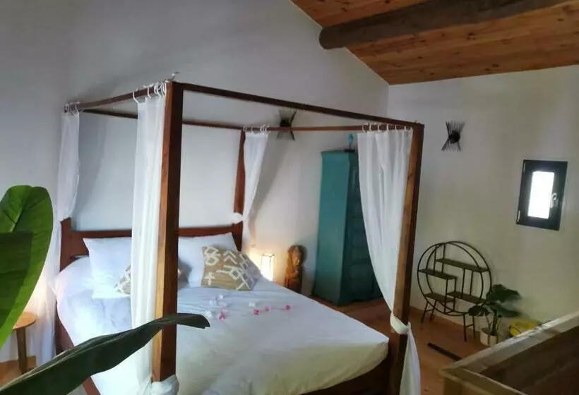 Majatalo Sous Le Tilleul