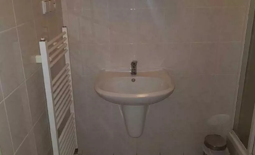 پانسیون The Z Accommodation
