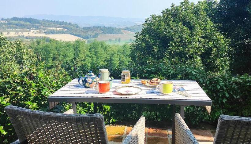 مبيت وإفطار La Terra Buona Guest House