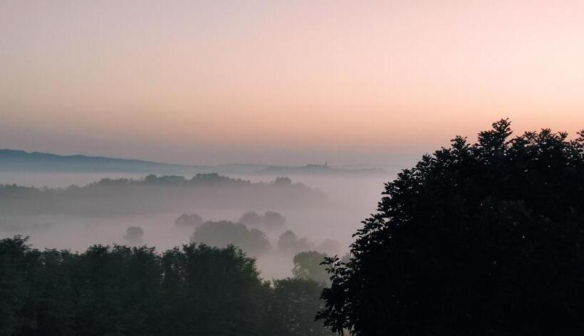 مبيت وإفطار La Terra Buona Guest House