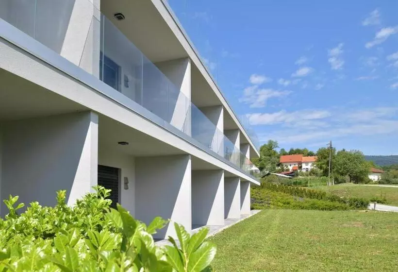 تختخواب و صبحانه Ti