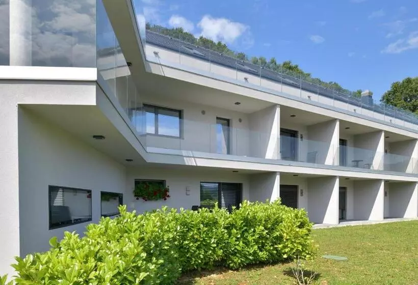 تختخواب و صبحانه Ti