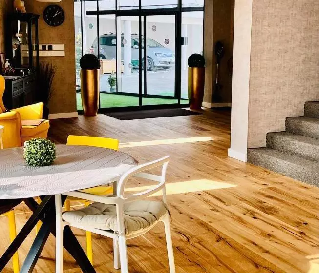 تختخواب و صبحانه Ti