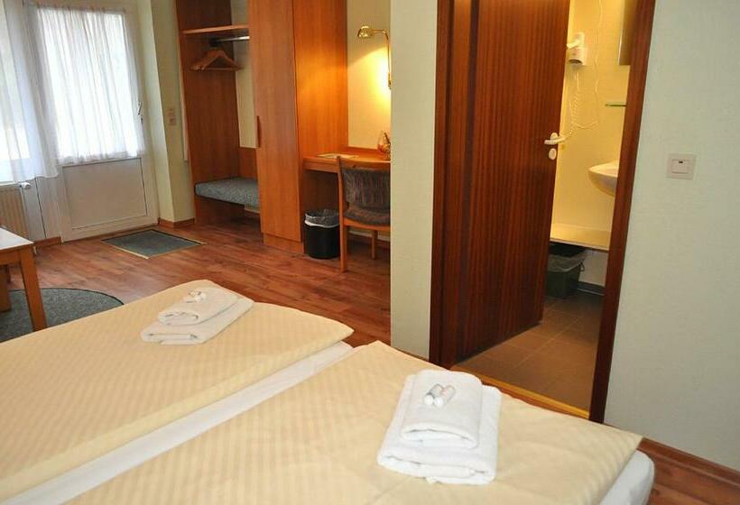 Gästehaus Lietzow & Störtebeker Camp