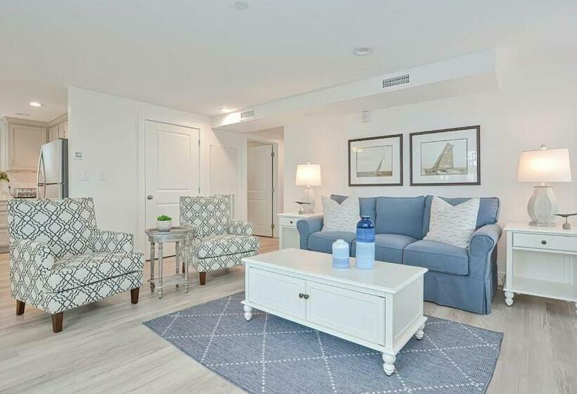 Harbourtown Suites On Plymouth Harbor