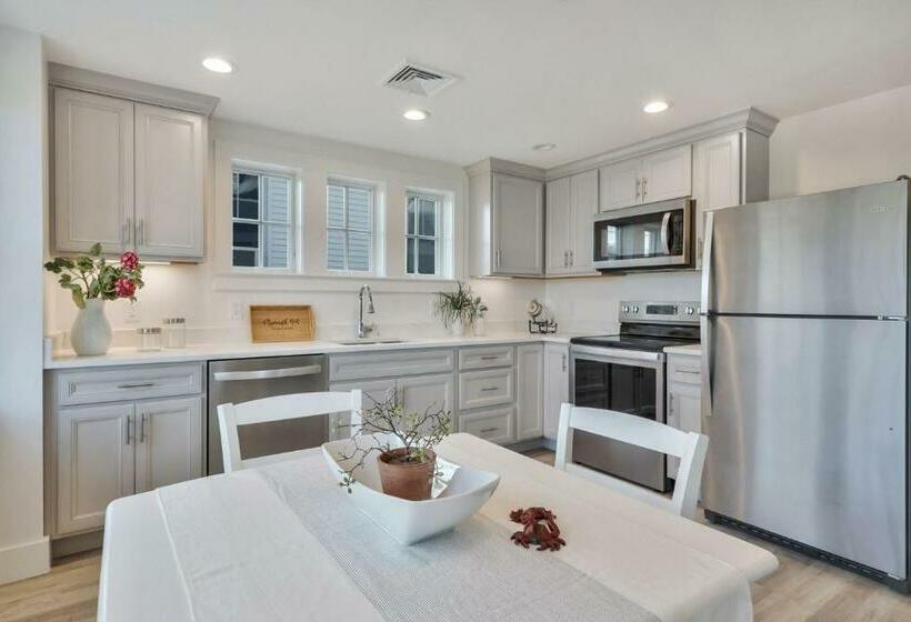 Harbourtown Suites On Plymouth Harbor