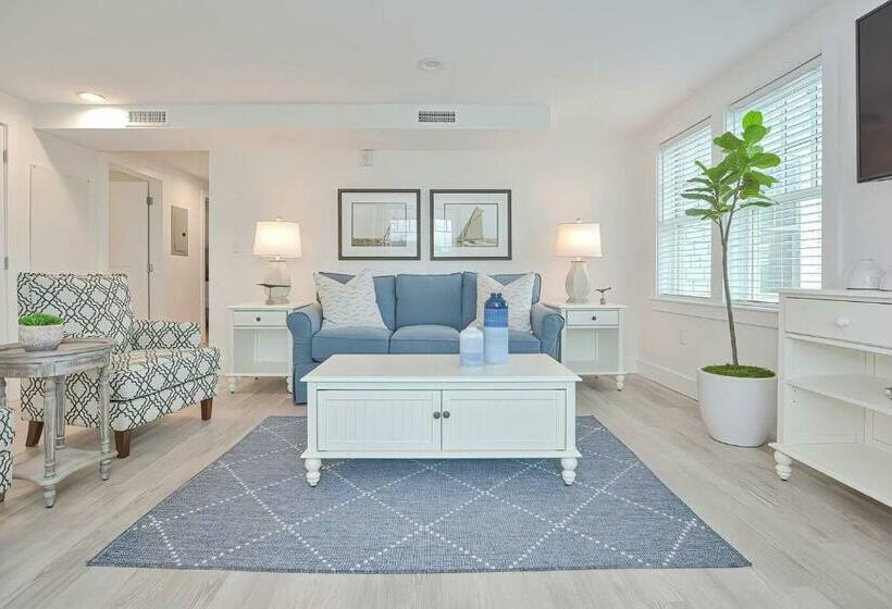 Harbourtown Suites On Plymouth Harbor