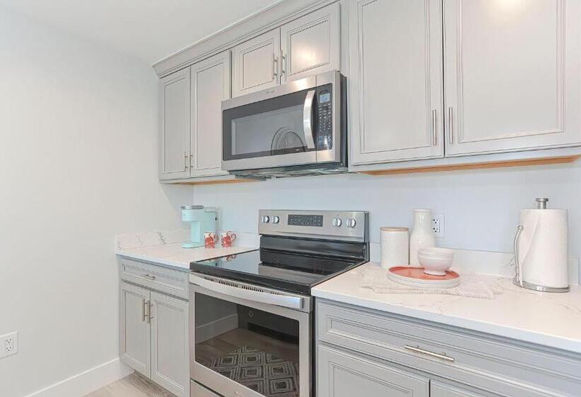 Harbourtown Suites On Plymouth Harbor