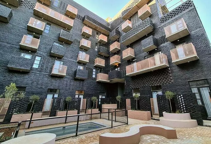 ホテル Maboneng City Building Free Wifi And Swimming Pool