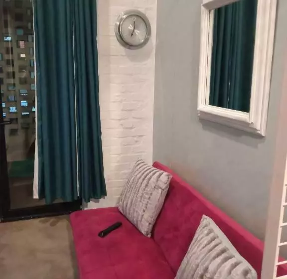 ホテル Maboneng City Building Free Wifi And Swimming Pool