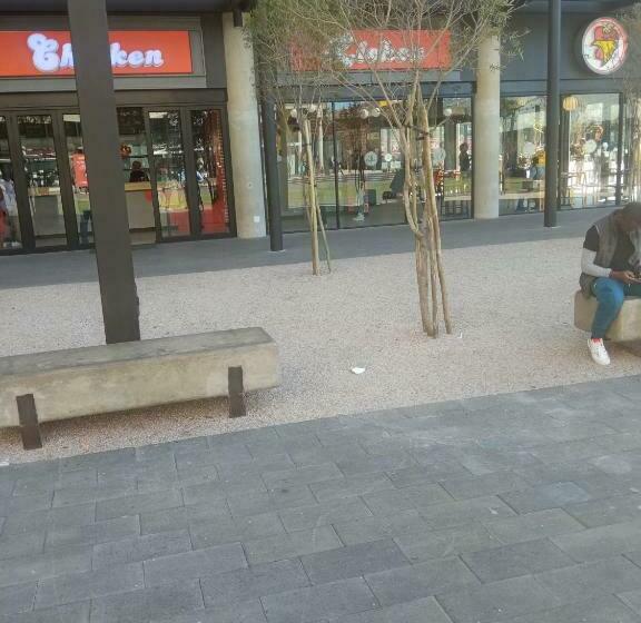 호텔 Maboneng City Building Free Wifi And Swimming Pool