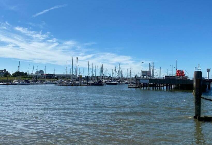 پانسیون Ferienwohnungen An Der Deichstraße 2. Og