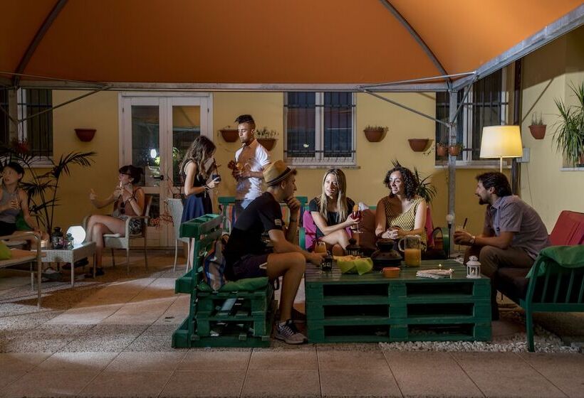 Hôtel (catégorie 1/2 *) Ostello San Filippo Neri