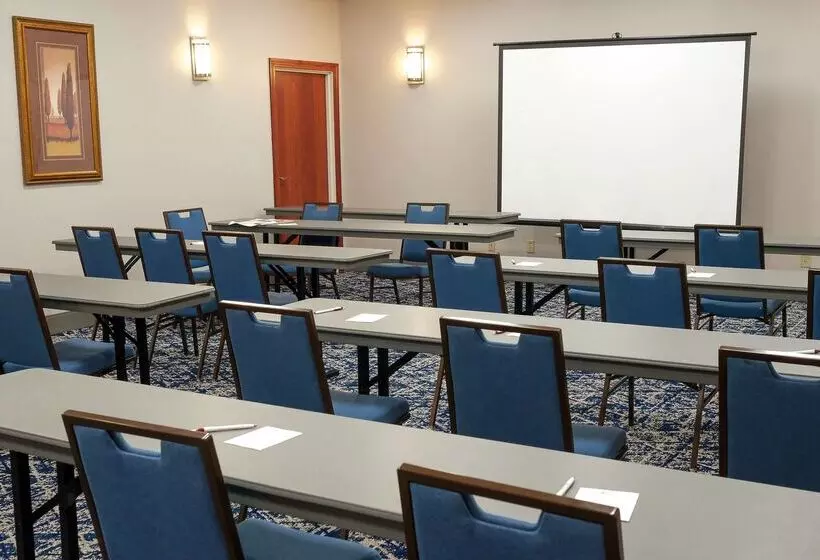 Отель Best Western Plus Mid Nebraska Inn & Suites