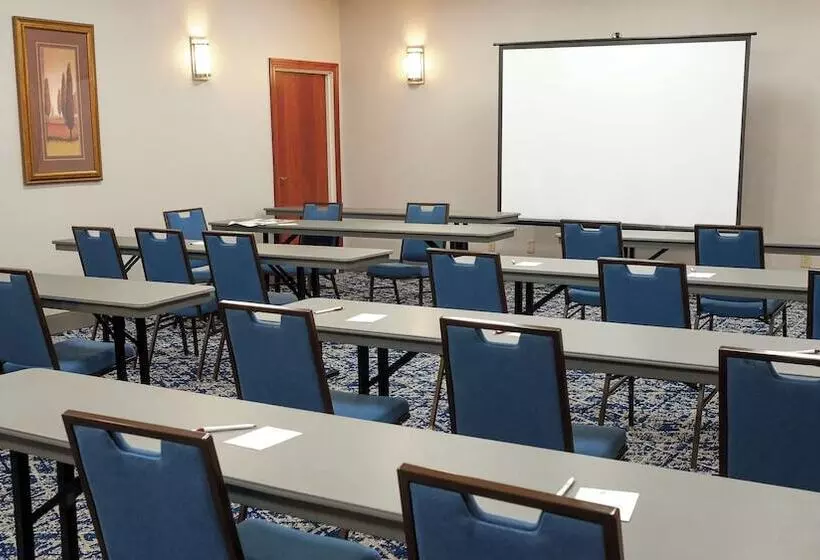 Отель Best Western Plus Mid Nebraska Inn & Suites