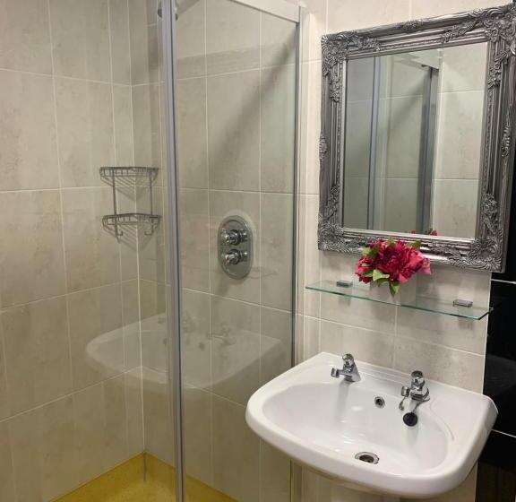 Отель Lanigan S Accommodation