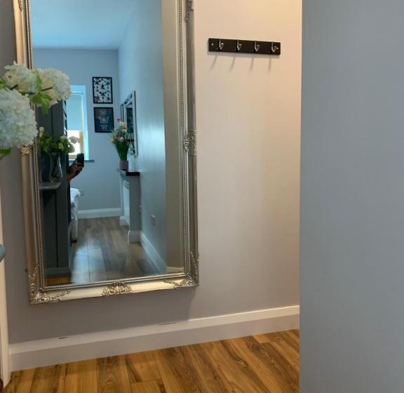 Отель Lanigan S Accommodation