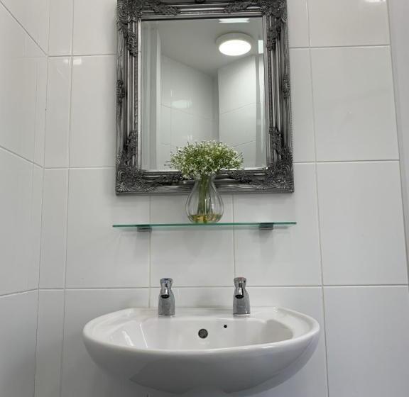 Отель Lanigan S Accommodation