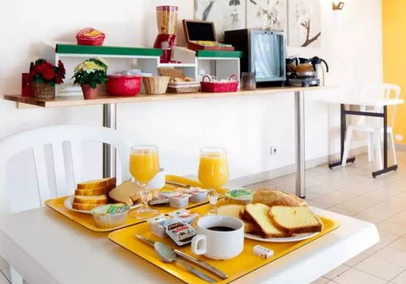 Отель Mister Bed Orleans Saran