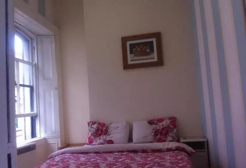 هتل The Apache Hostel