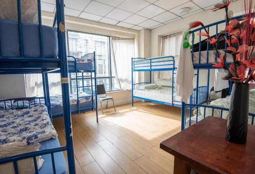 هتل The Apache Hostel